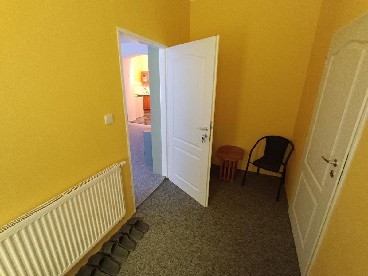 Apartman Horni Slavkov Hodinarstvi Bagian luar foto