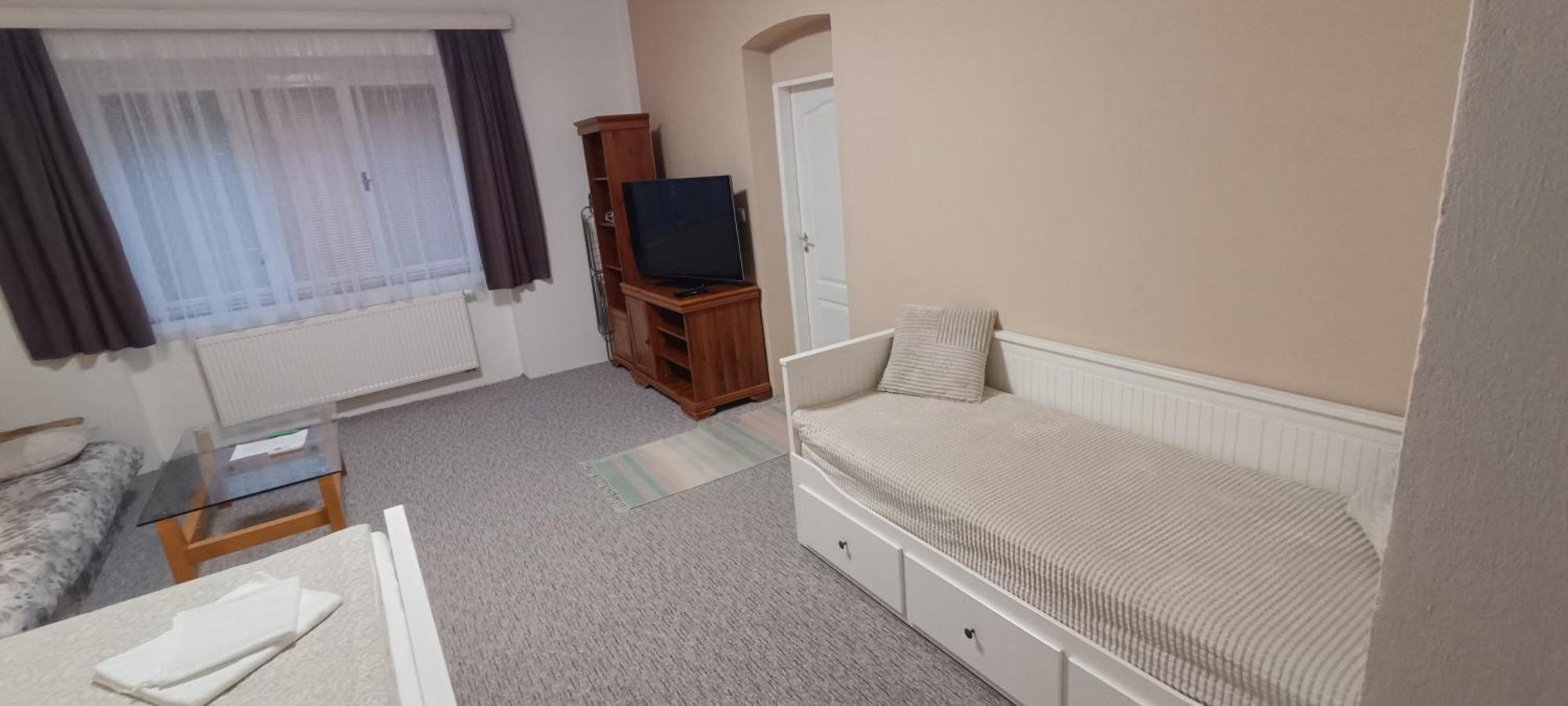 Apartman Horni Slavkov Hodinarstvi Bagian luar foto