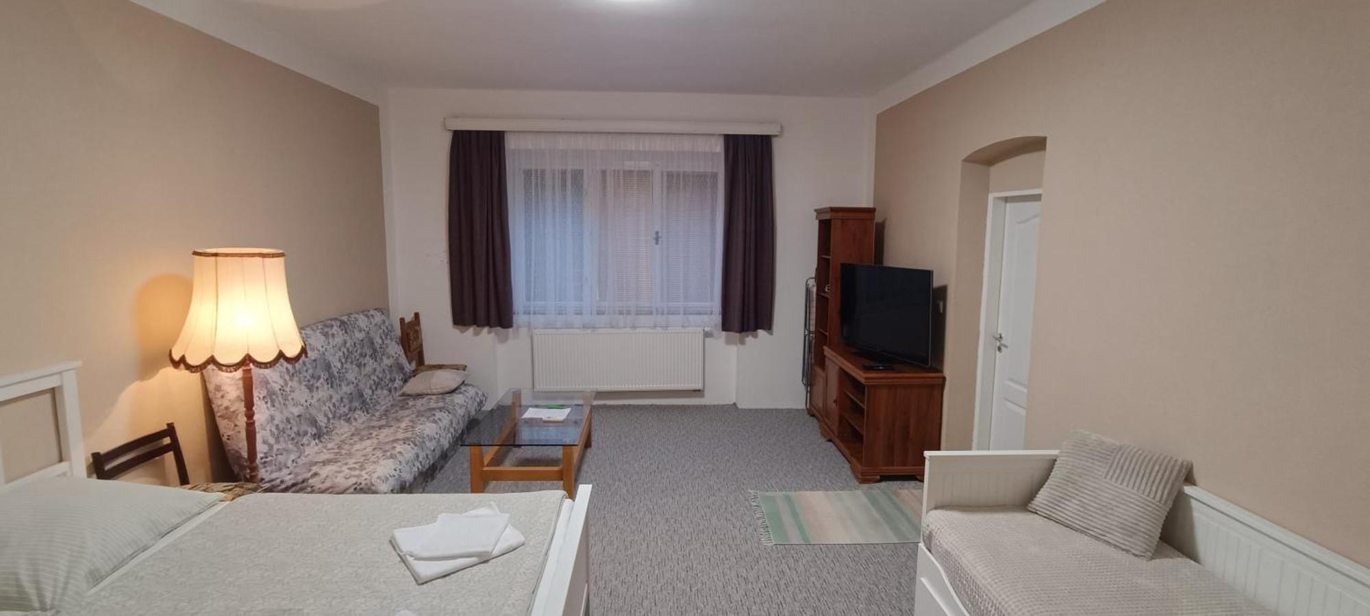 Apartman Horni Slavkov Hodinarstvi Bagian luar foto