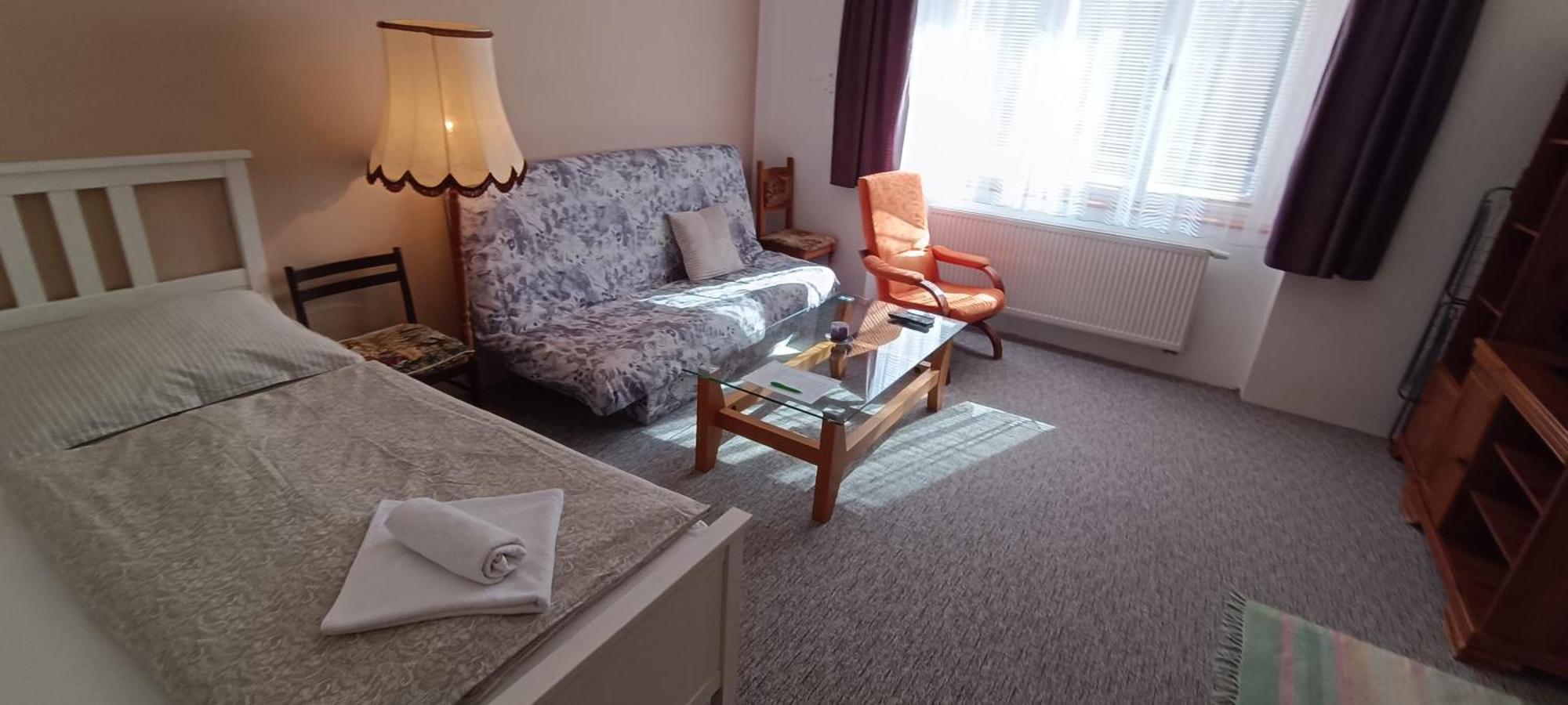 Apartman Horni Slavkov Hodinarstvi Bagian luar foto